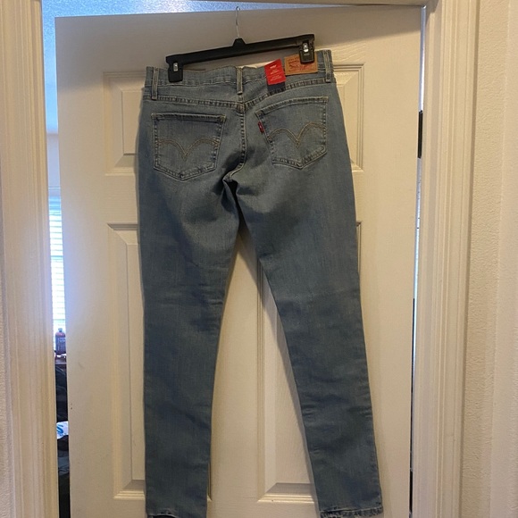 Levi's Woman’s low rise, skinny jeans - Picture 2 of 8